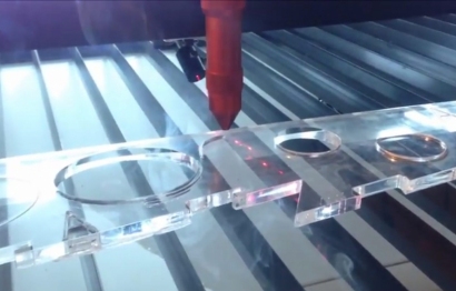 Лазерная резка оргстекла